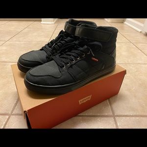 Levi’s casual mids. Barely worn. Practically new.